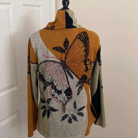 Butterfly Print Cowl Neck Top - Picture 3 of 6